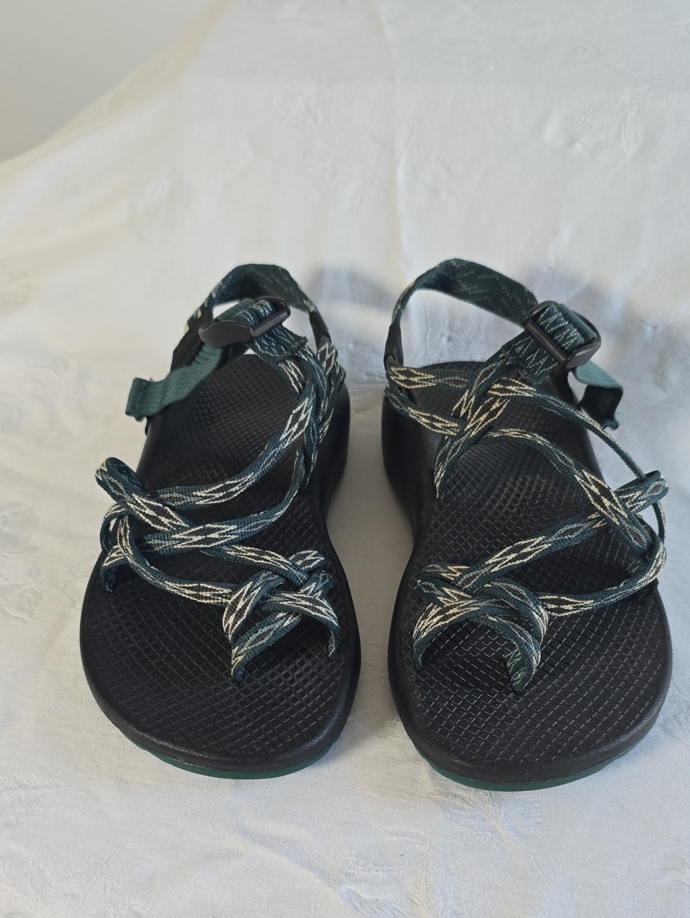 Chaco Women’s Strappy Sandals in Teal and Black Size 7